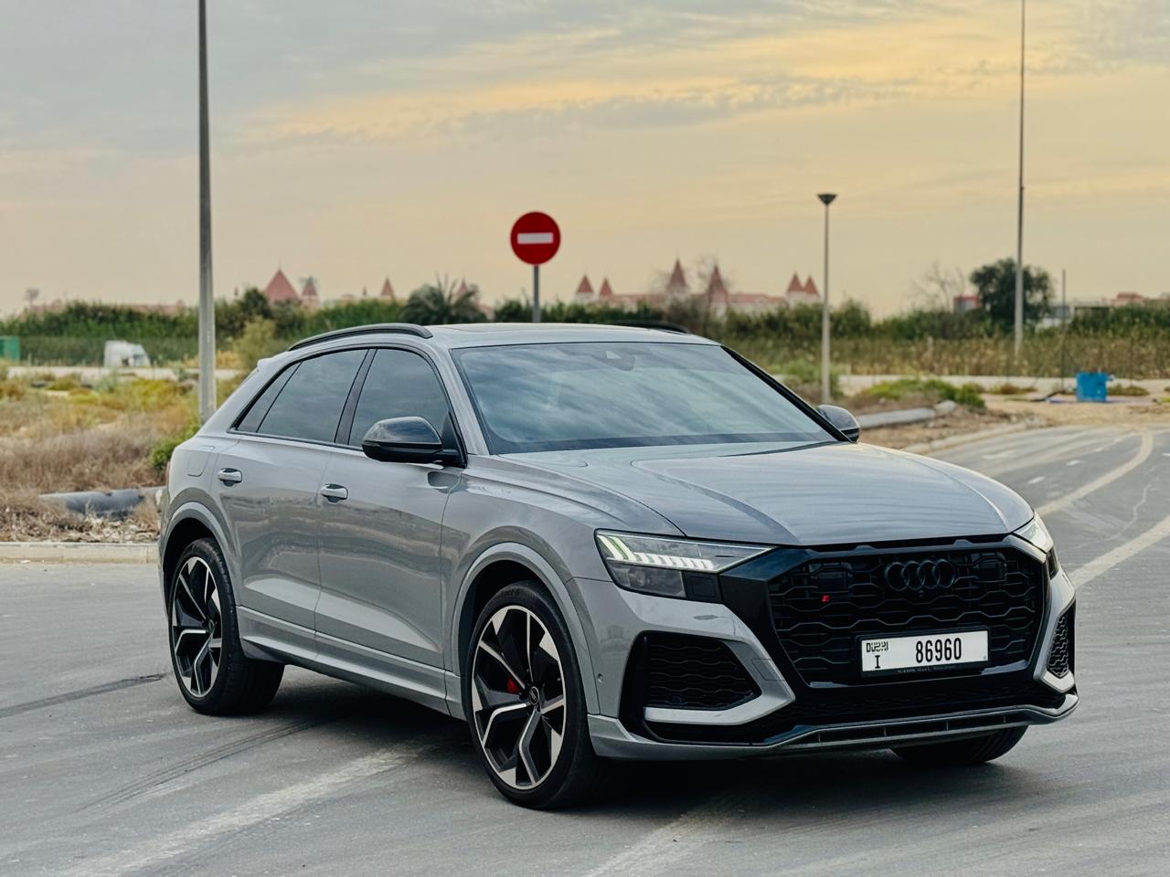 AUDI RSQ8