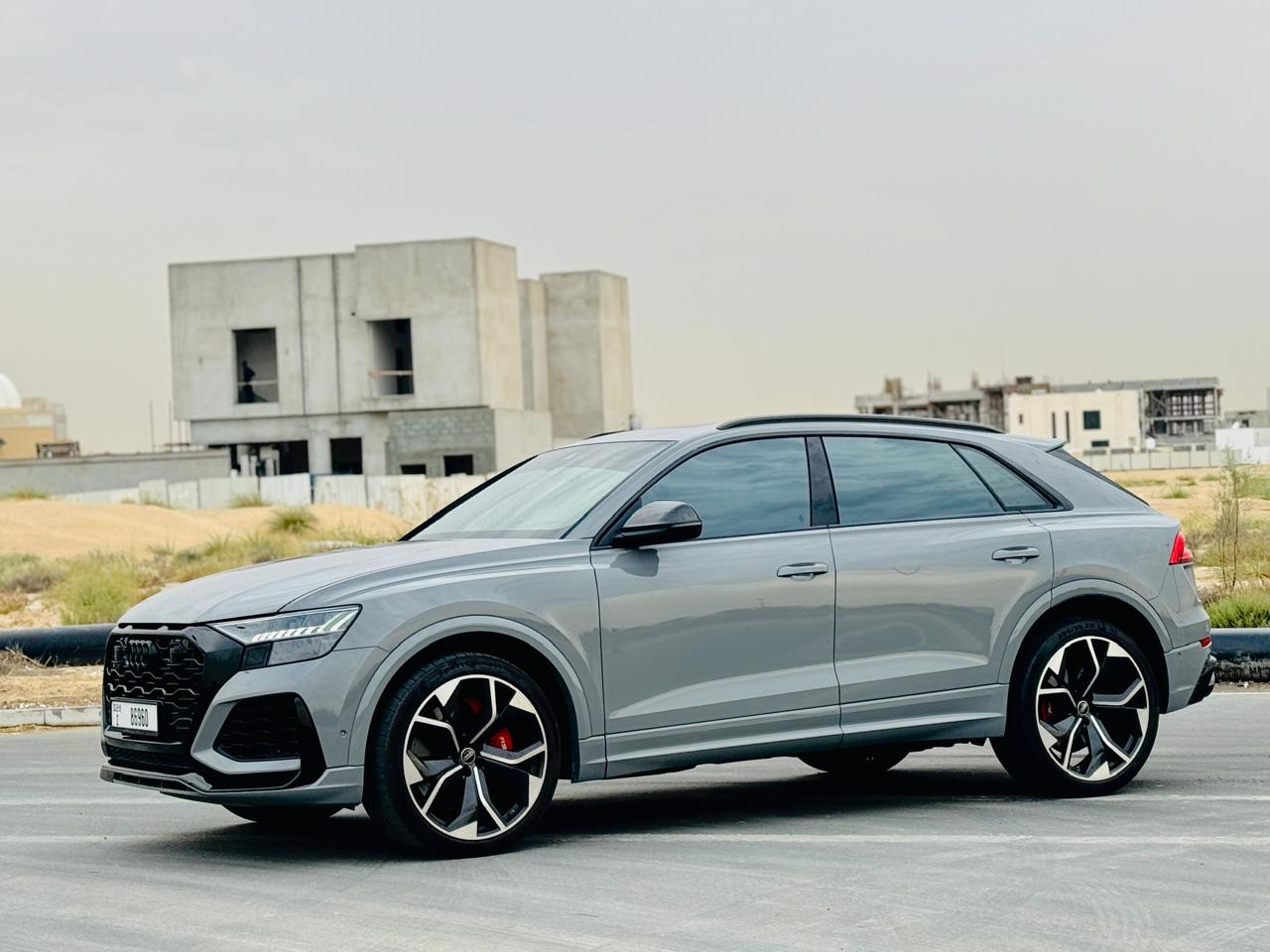 AUDI RSQ8